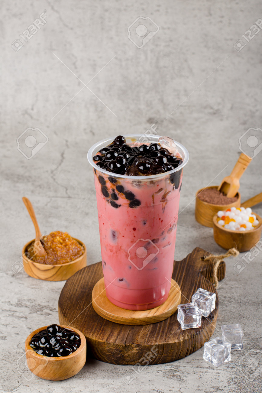 Boba Red Velvet Ala Bobbastar: Minuman Creamy yang Elegan dan Bikin Ketagihan ❤️🧋